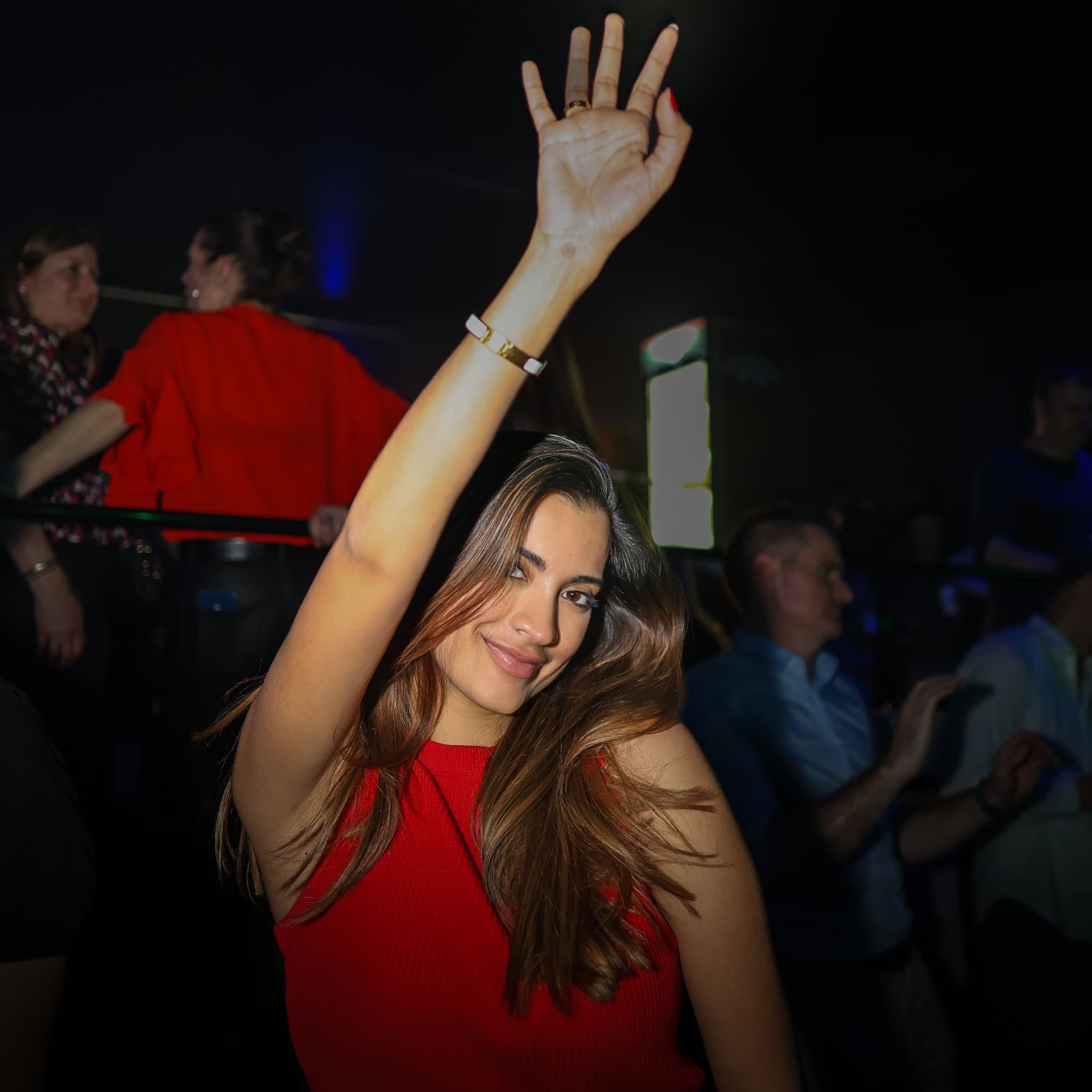 Une invitée danse lors d’une soirée SIP